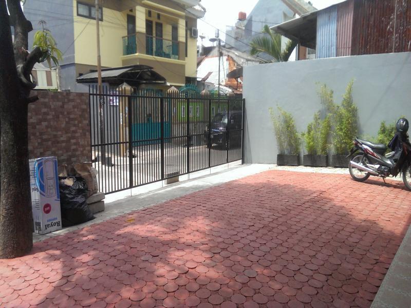 Oyo 1631 Aristo Home Makassar Bagian luar foto