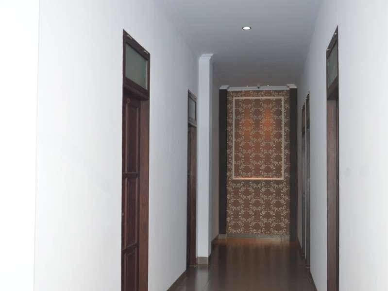 Oyo 1631 Aristo Home Makassar Bagian luar foto